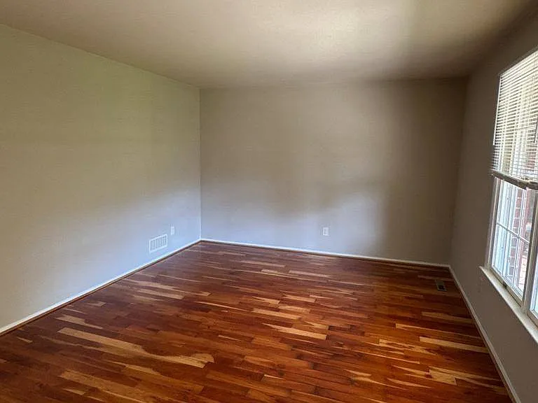 10024 Century Dr — Photo 3