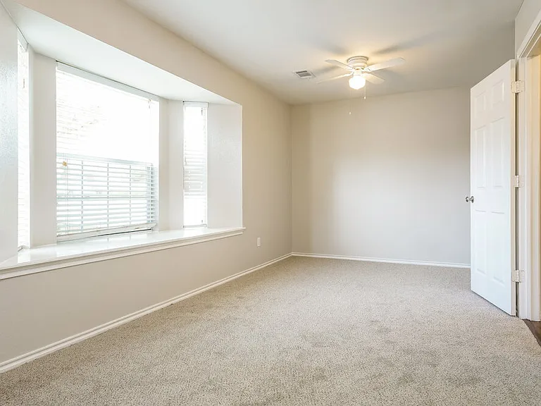 908 Chase Ln — Photo 13