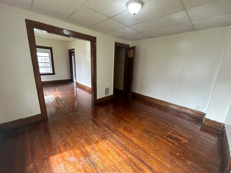Diringer Pl — Photo 9
