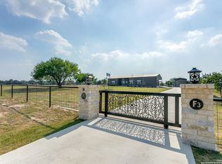 178 County Road 324, Adkins, TX 78101
