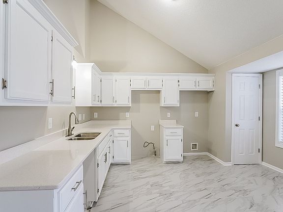 5th image of 3167 Arrow Ln