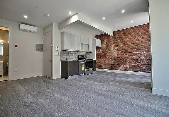 2nd image of 133 E 18th St Unit 2