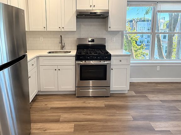 4th image of 154 Hamilton Ave #2