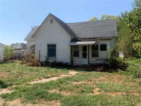 511 Commercial St, Mason, IL 62443