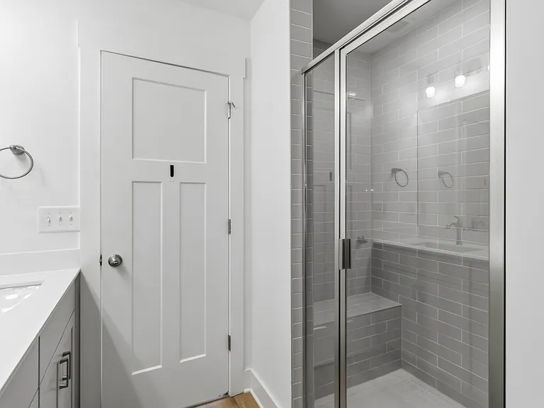 105 Cobden Ct — Photo 29