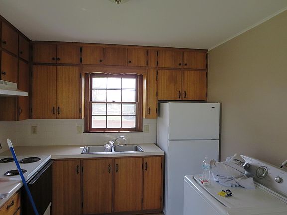 3rd image of 512 Meadow Crest Dr