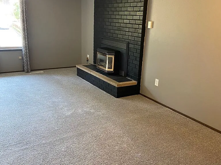 1335 Woodglen St NE — Photo 12