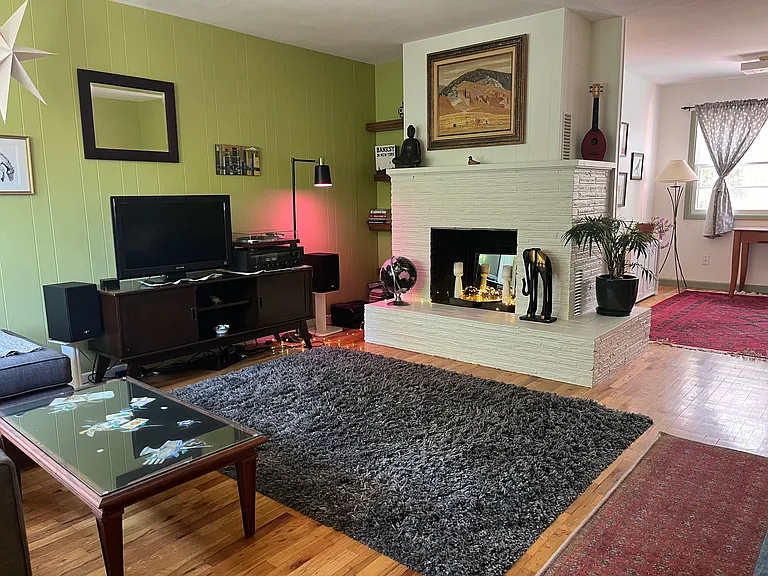 1215 NE 71st Ave — Photo 3