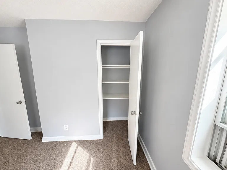 Bedroom N2 closet