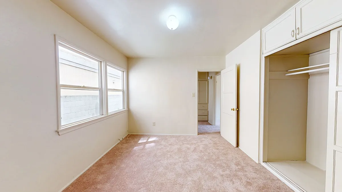Building Photo - 4330fl