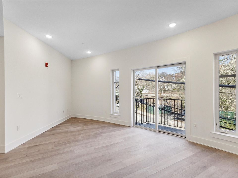 1st image of 367 W Hortter St #401
