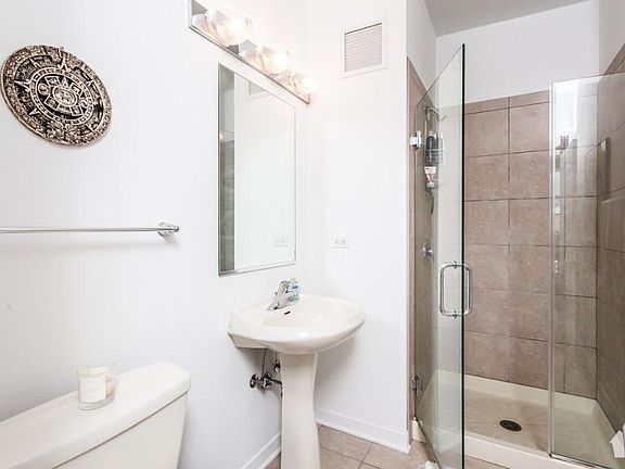 2nd image of 757 N Orleans St APT 812
