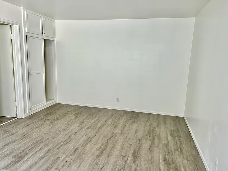 393 Waldo Ave #8 — Photo 7