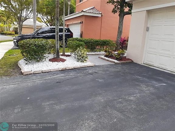 3rd image of 4288 Greenbriar Ln
