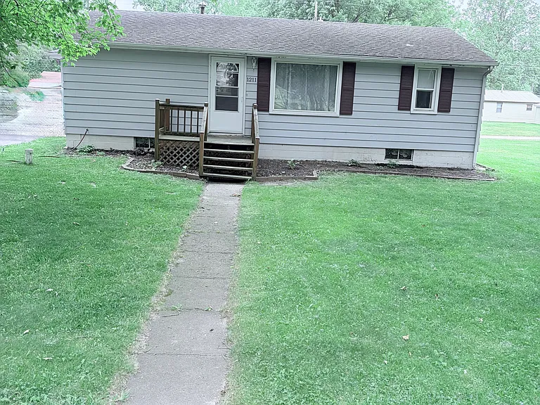 1211 Wooster Rd — Photo 2