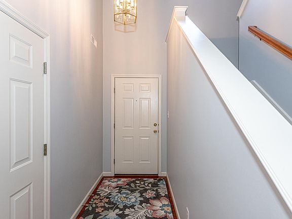 4th image of 6924 La Christa Way