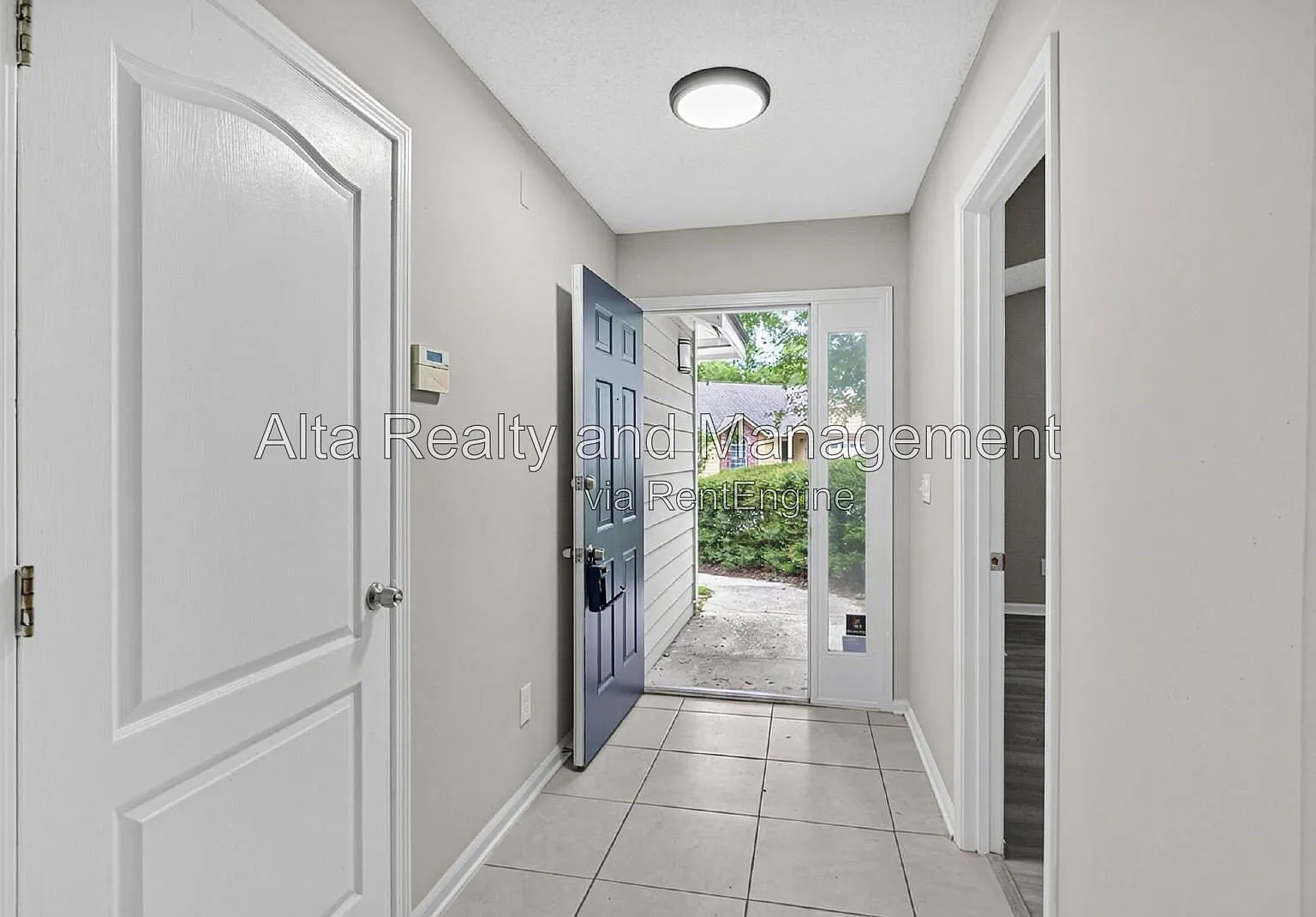 3 bed, 2.0 bath, 1308 sqft, $2,200 — Photo 3