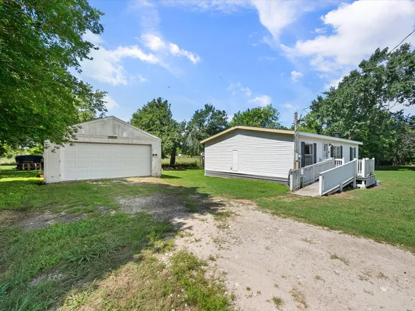 317 E Main St, Wortham, TX 76693