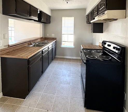 3rd image of 906 Jeffrey Ct #C