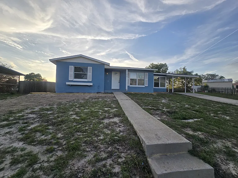 513 Hollyhock Ln — Photo 1