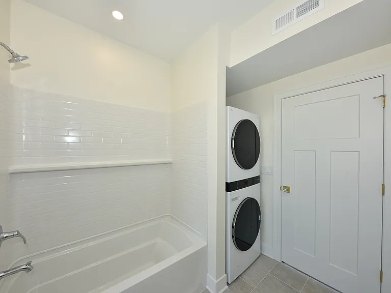 Front Apt - Tub/Shower and In-unit Laundry