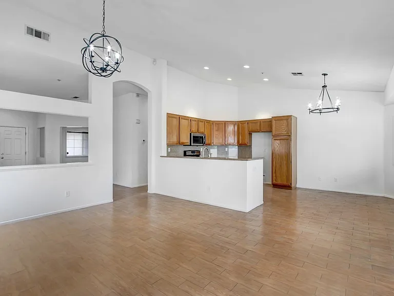 16618 Windcrest Dr — Photo 4