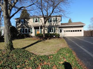 556 Shorecliff Dr, Rochester, NY 14612