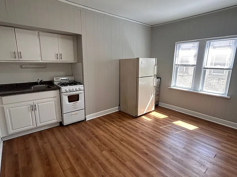 Lower East Side Milwaukee Studio and One bed Apartments- Flexible Lease Terms — Photo 3