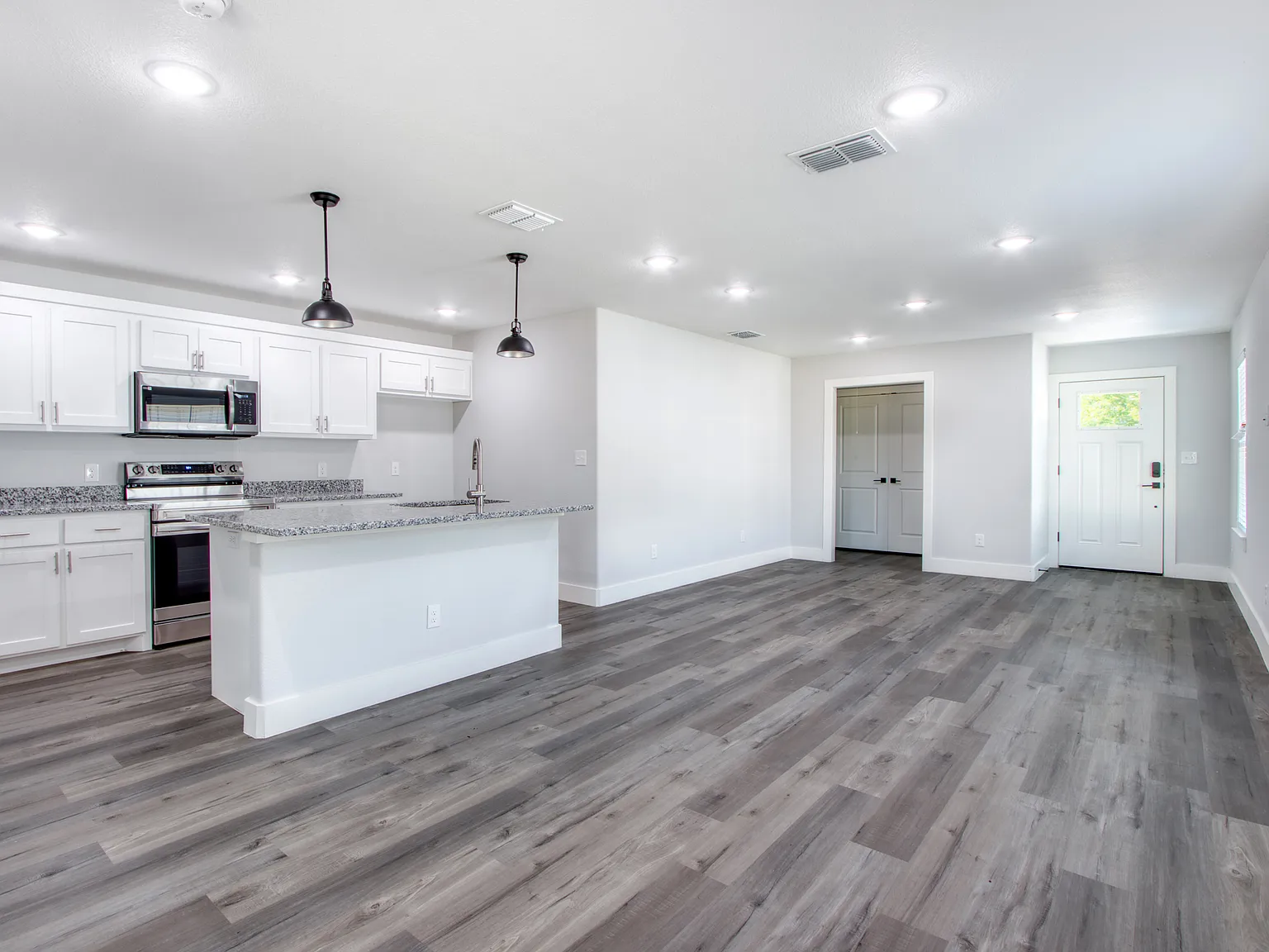 3 bed, 1215 sqft, $1,650 — Photo 4