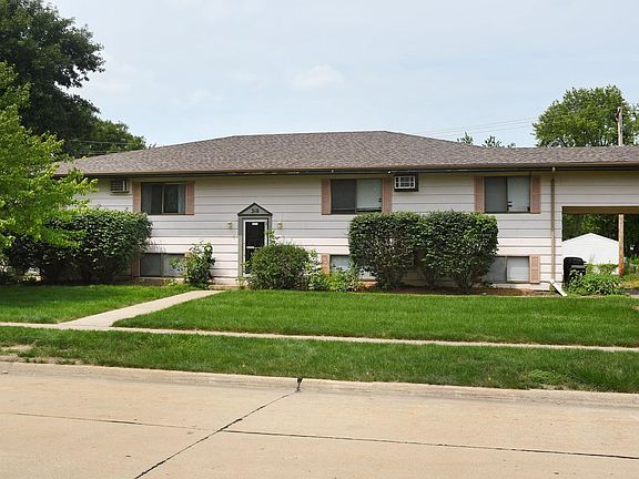 2nd image of 310 NW Chapel Dr #5
