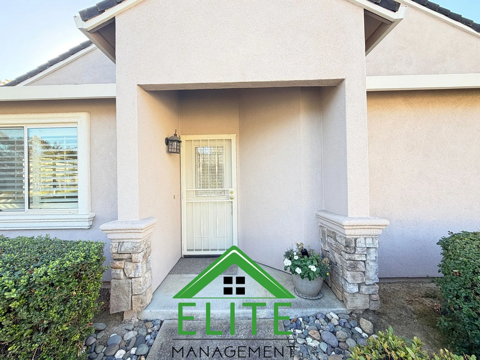 2 bed, 1354 sqft, $2,300 — Photo 2