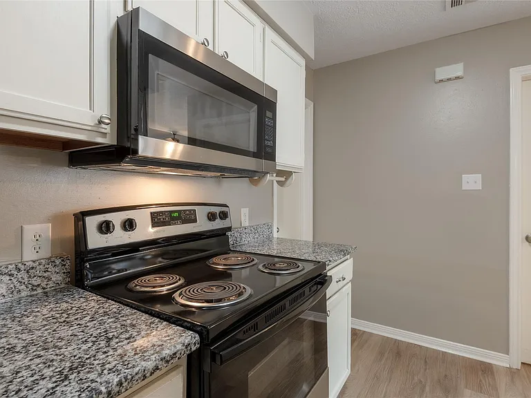 2402 Sycamore Ave #D8 — Photo 15