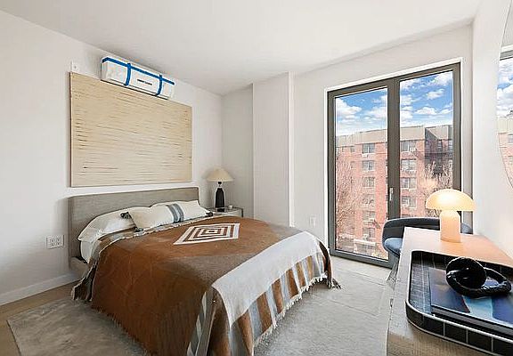 5th image of 567 Ocean Ave #B302