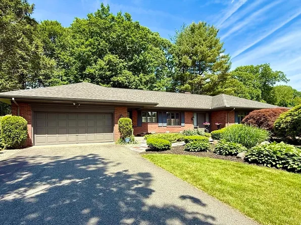 104 Wheel Meadow Dr, Longmeadow, MA 01106