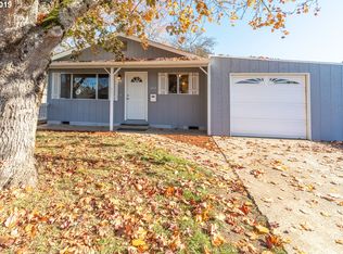 1215 Hiatt St, Lebanon, OR 97355