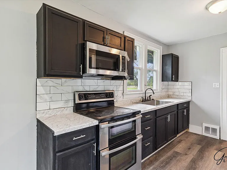 17520 Russell St — Photo 8