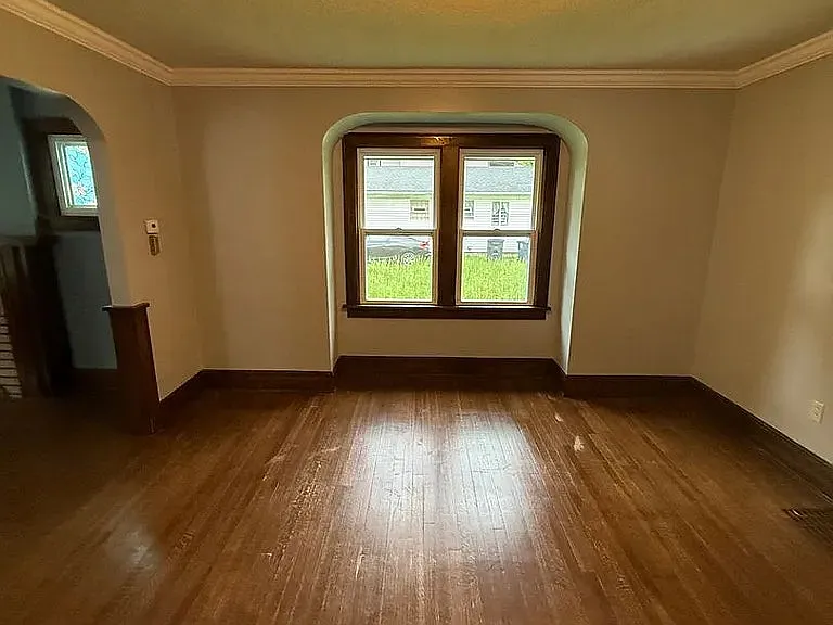 420 Grace Avenue — Photo 4