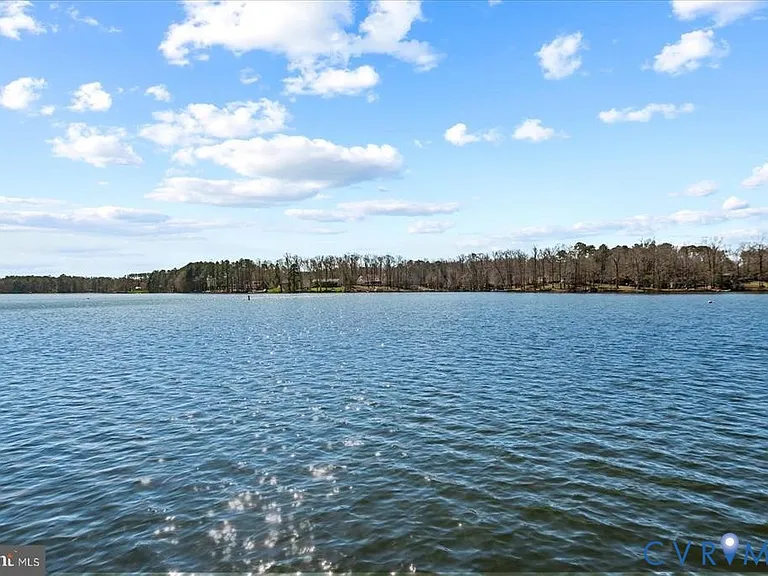 686 Lake Caroline Dr — Photo 16