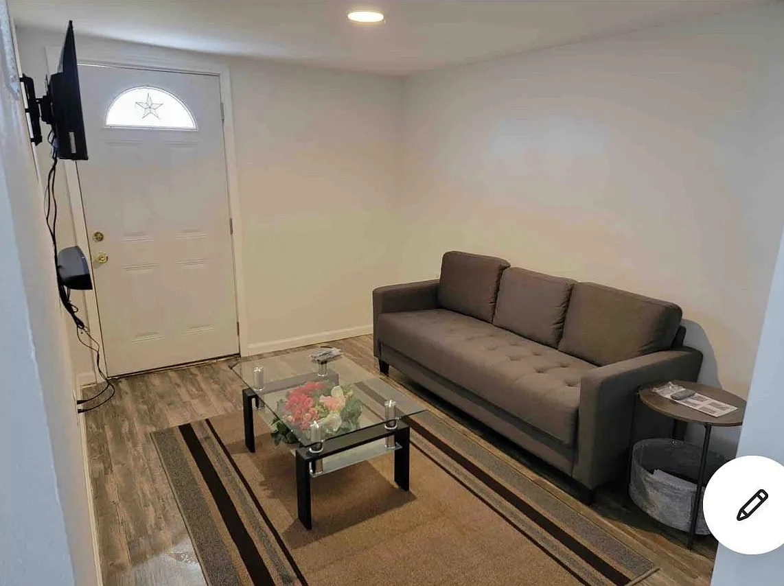 1 bed, 1.0 bath, 450 sqft, $800 — Photo 3