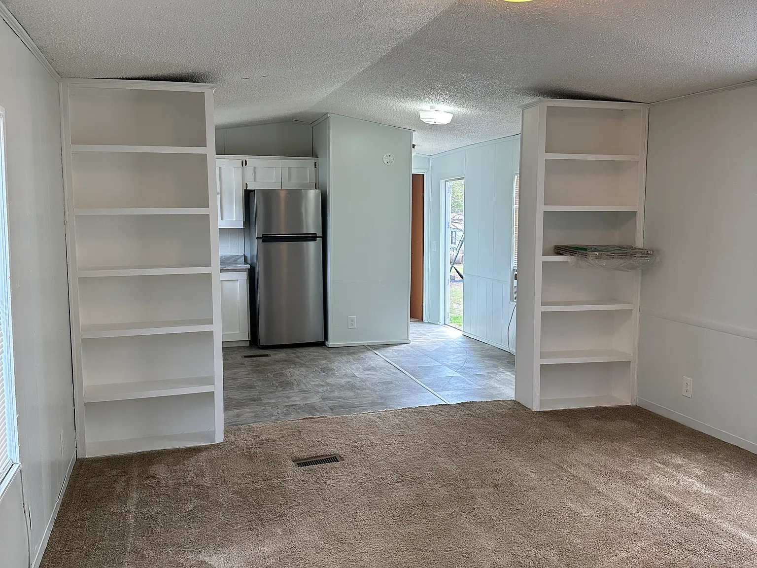 3 bed, 952 sqft, $950 — Photo 3