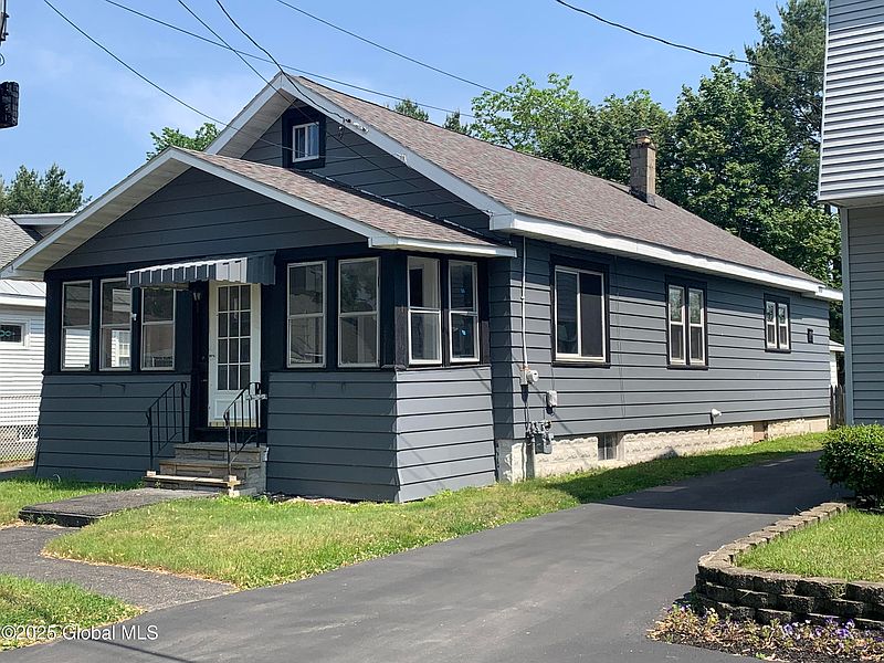 3rd image of 618 Poutre Avenue