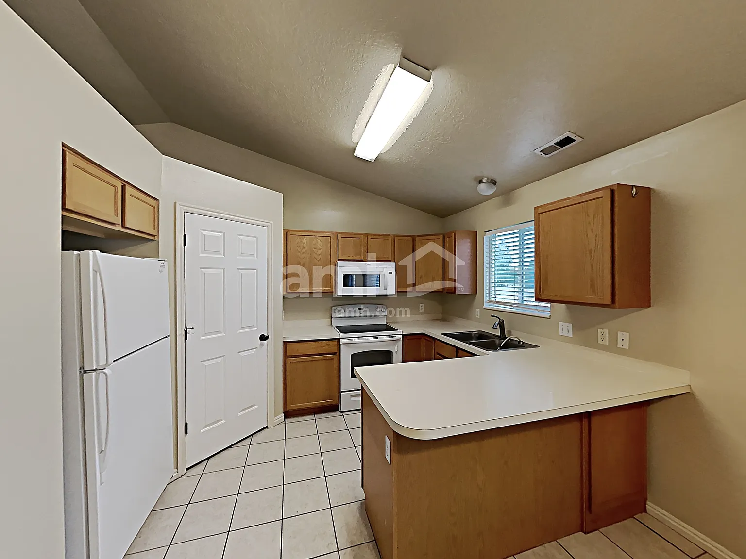 3 bed, 2.5 bath, 1506 sqft, $2,280 — Photo 4