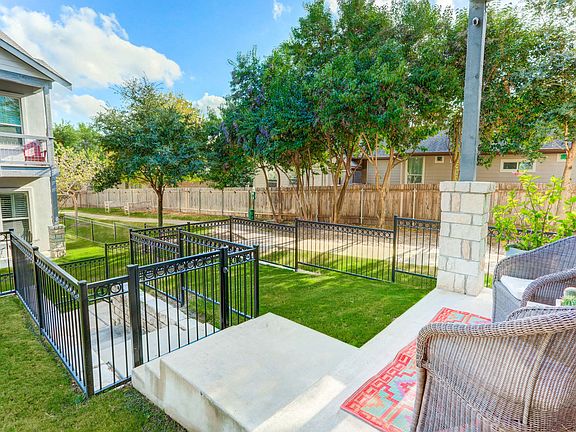 4th image of 2520 Bluebonnet Ln Building 46-7