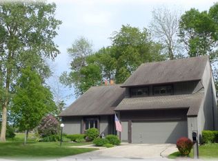 32 Lakewood Dr, Racine, WI 53402