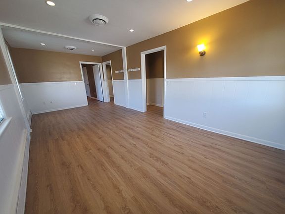 4th image of 158 East Ave Unit 2