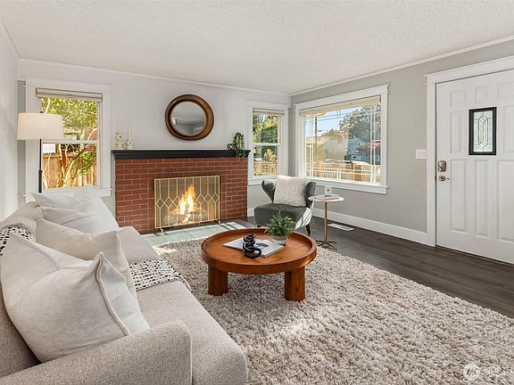 4th image of 12744 Phinney Avenue N