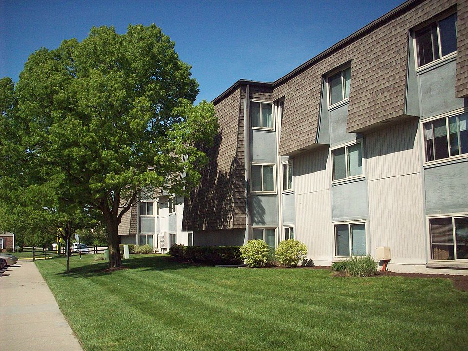 1st image of 215 Foxfire Dr APT 202