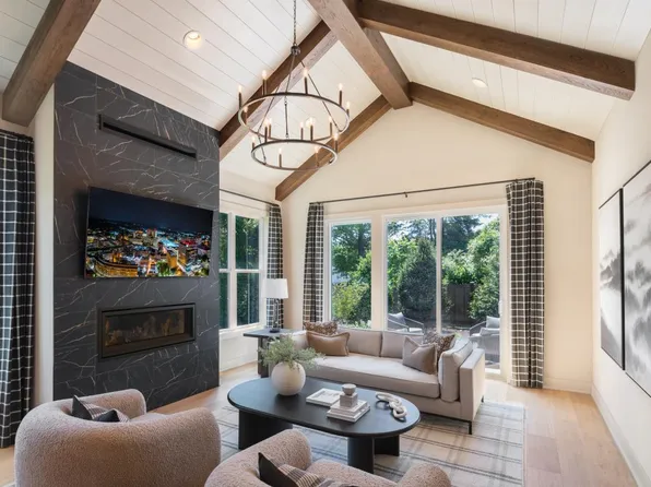 2 Edgewood Way, Woodbridge, CT 06525