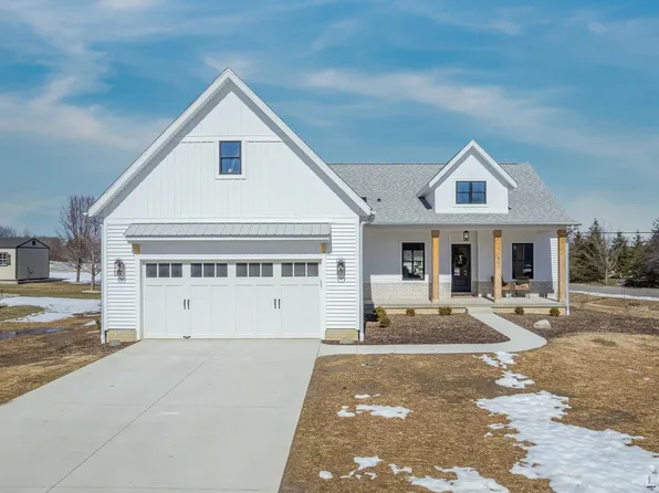 401 Red Maple Dr, Tecumseh, MI 49286