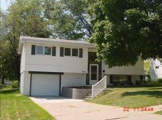 9811 Meredith Ave, Omaha, NE 68134